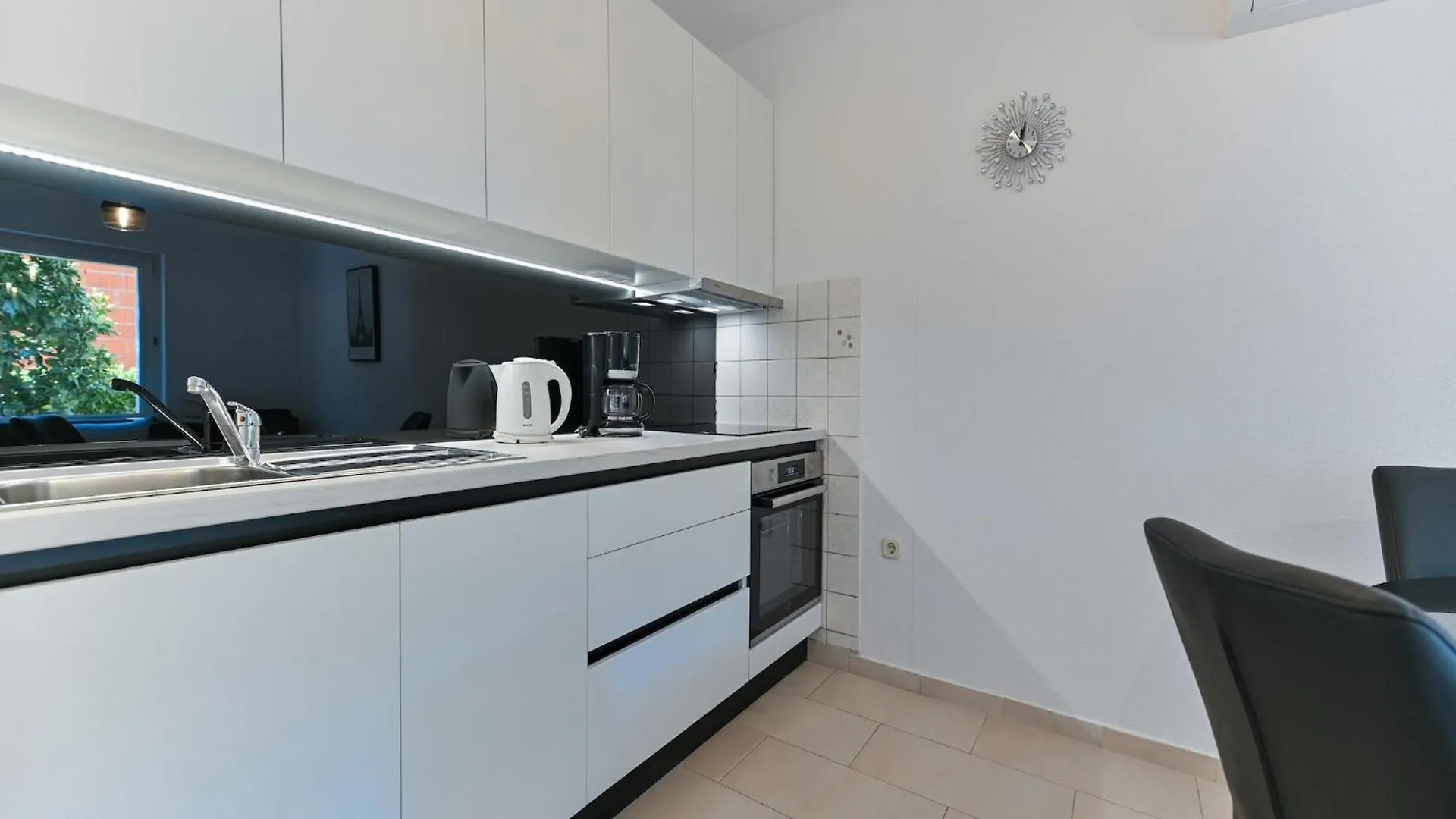 Modern Apartment In Trogir With Sea Nearby
